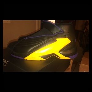 (NIB) Mens Jordan Jumpman Swift Lakers Purple